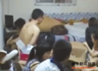 卖淫团伙成员在地下室被警方控制